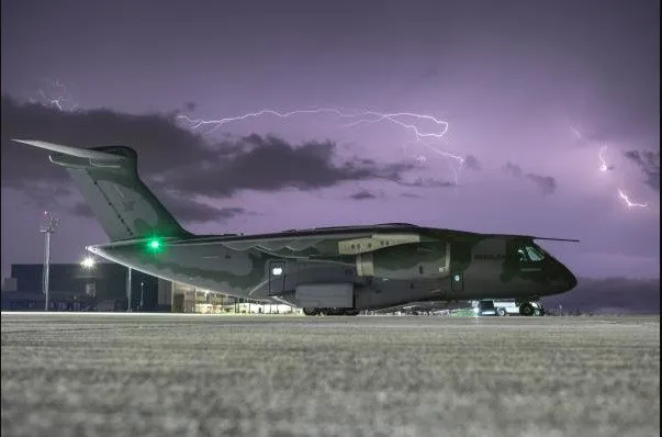 KC-390 da FAB sofre pouso duro e passa por avaliação estrutural