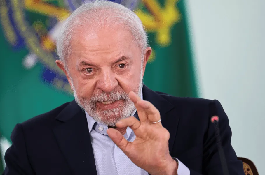 Lula chama isenção de IR de ‘quase um 14º salário’ e sugere TV nova para a Copa