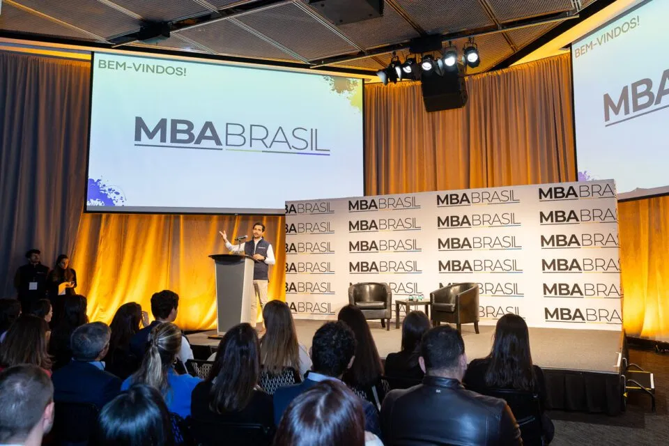 MBA Brasil lança plataforma para conectar estudantes brasileiros a MBAs nos EUA