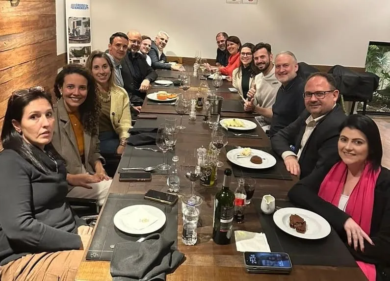 Mobility e Cruise America promovem jantar com agentes de viagens em São Paulo