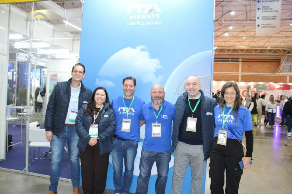 Movimentação intensa nos corredores da feira de negócios do Festuris no segundo dia; veja fotos – M&E