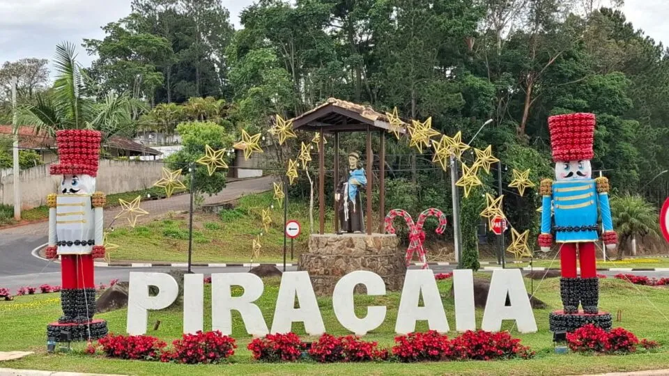 Natal Luz 2025 transforma Piracaia em cenário mágico