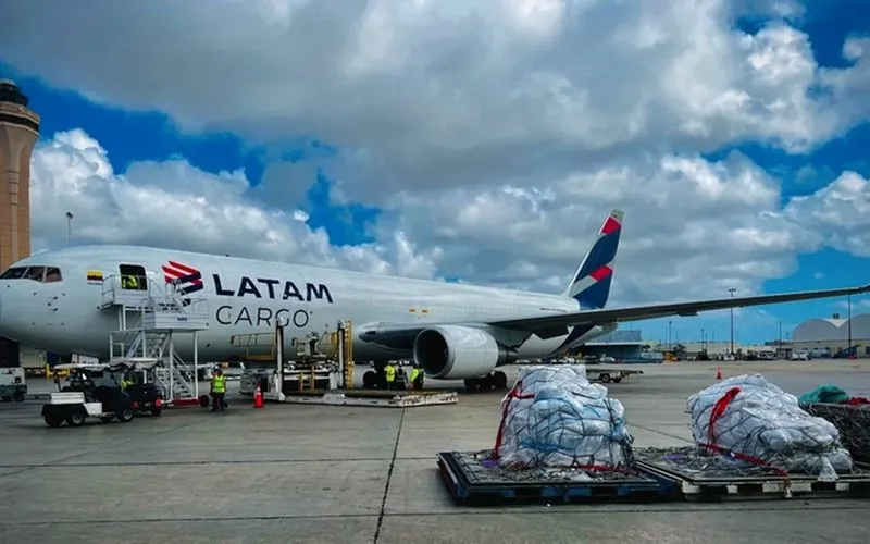 Operação aérea emergencial garante cabos para a internet da COP30 em Belém