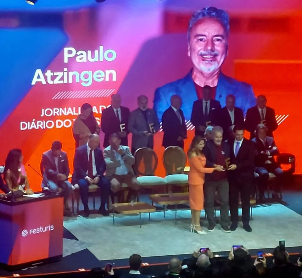 Paulo Atzingen é homenageado com o título de “Amigo do Festuris”