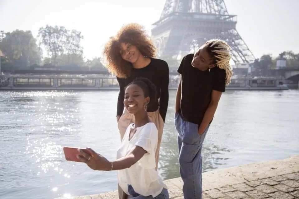 Pesquisa mostra que menos de 40% das iniciativas de afroturismo têm material em outros idiomas – M&E