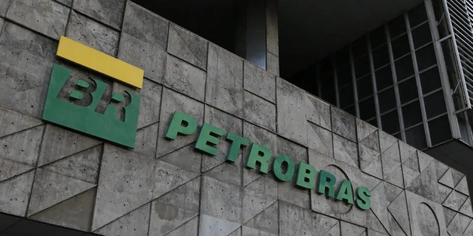 Petrobras pagará dividendos a acionistas em duas parcelas