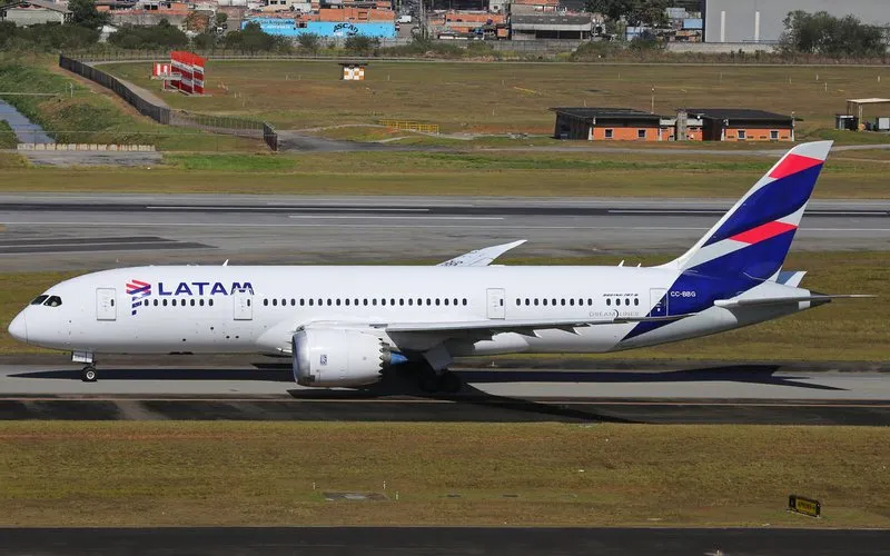 Pilotos da Latam entram em greve