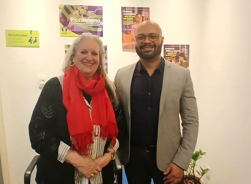 Rede Delplaza e Yázigi firmam parceria para qualificação