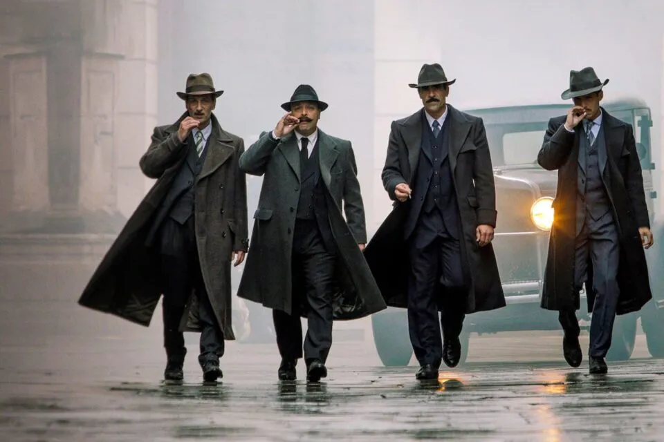 Um thriller eletrizante, cheio de drama, ação frenética e cenários impecáveis e ele está na Netflix