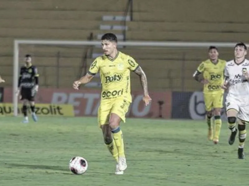 Yuri Lima diz que não deixou o futebol por Iza e projeta retorno aos gramados