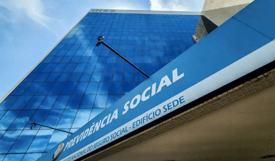 AGU processa entidade ligada ao PT e mais 7 por descontos ilegais em aposentadorias