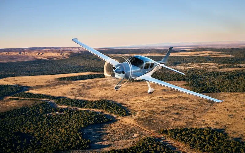 ANAC libera Cirrus SR G7+ com pouso ao toque de um botão