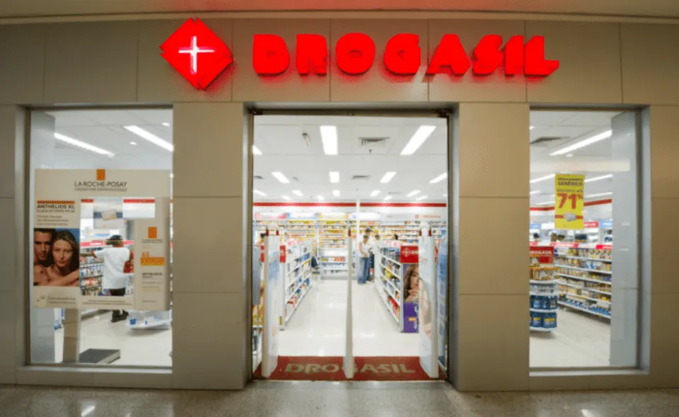 Anvisa proíbe venda de medicamentos das marcas Needs e Bwell, da Raia Drogasil