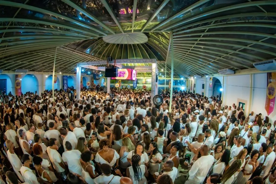 Banjo Novo inicia 2026 com roda de samba animada em Salvador