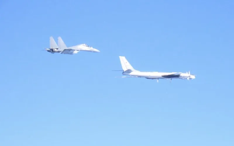 Bombardeiros da Rússia e da China realizam patrulha perto do Japão