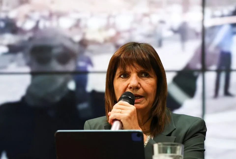 Braço-direito de Milei, Bullrich deixa o governo argentino e assume vaga no Senado