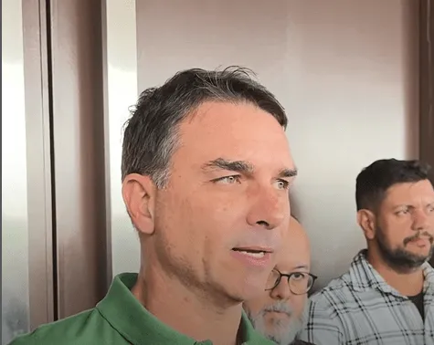 Candidatura de Flávio Bolsonaro, Focus e dados da China marcam a sessão desta 2ª