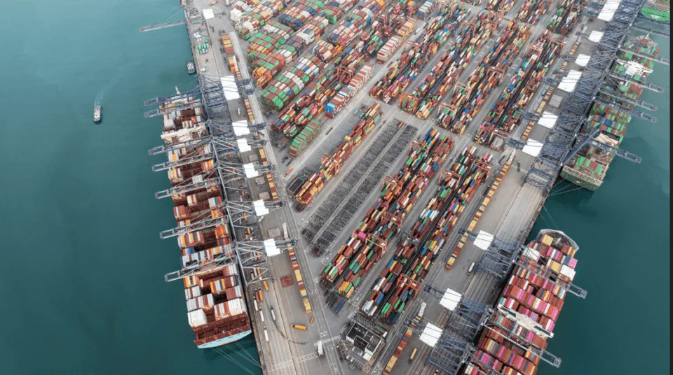 China defende união entre sistemas empresarial e financeiro para impulsionar consumo