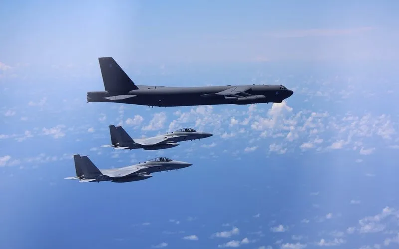 EUA realizam voo com B-52 em apoio ao Japão após patrulha russo-chinesa