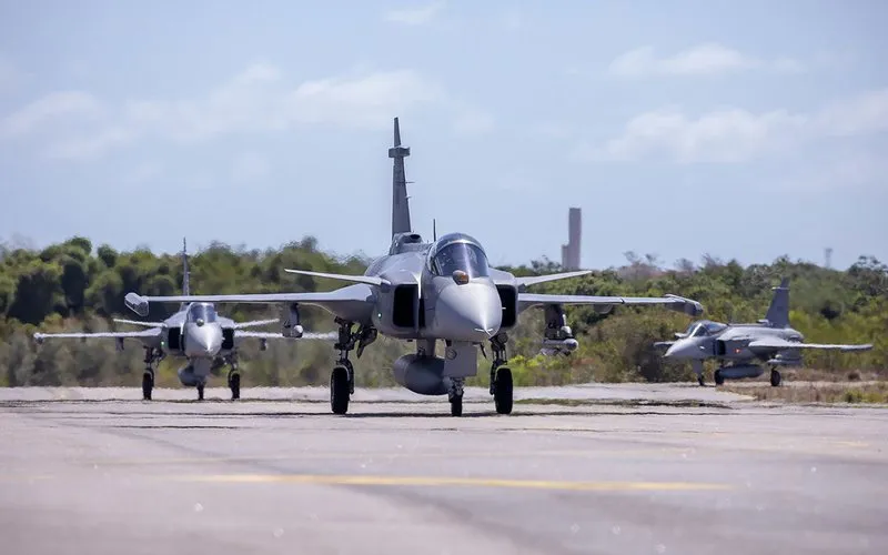 FAB realiza primeiro tiro real do canhão do Gripen