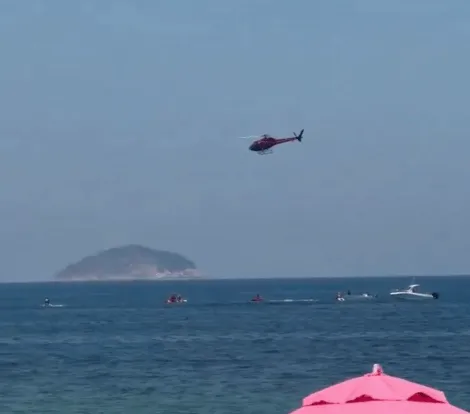 Faixa que aeronave puxava pode ter contribuído para acidente fatal em Copacabana