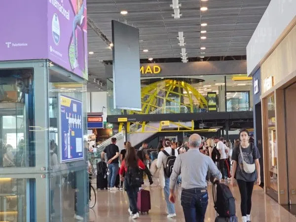 Festas de fim de ano devem impulsionar fluxo recorde nos aeroportos brasileiros