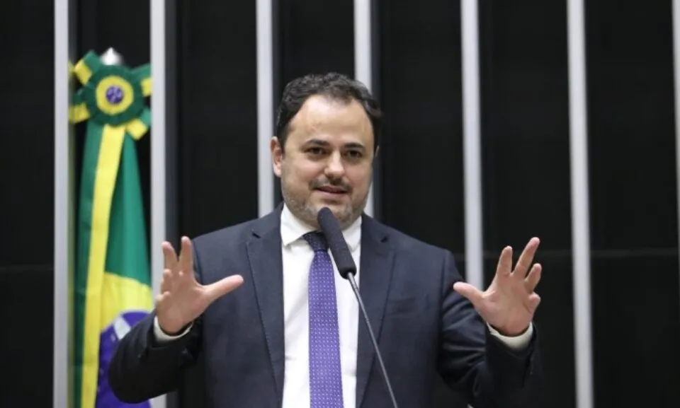 Glauber Braga escapa da cassação e mandato é suspenso por 6 meses