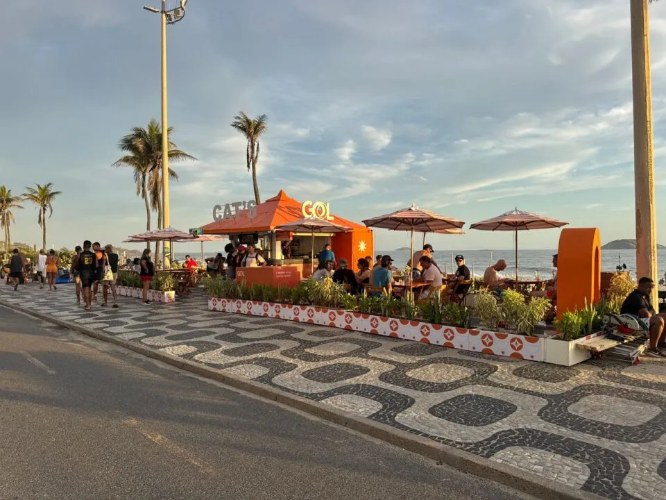 Gol lança campanha de verão com quiosques e atividades nas praias do Rio
