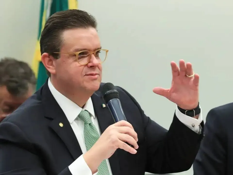 Ministro da Previdência diz que governo não sabia de ligação do nº2 na fraude do INSS