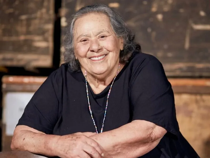 Morre Teuda Bara, uma das fundadoras do Grupo Galpão, aos 84 anos