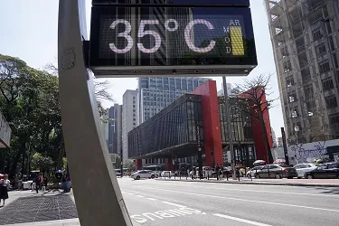 Onda de calor só piora para o Réveillon? Confira a previsão para o final do ano