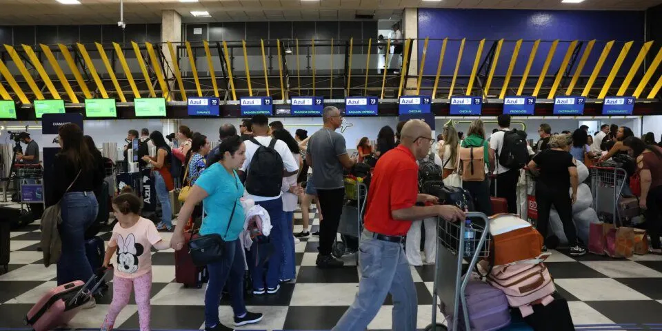 Passageiros de Congonhas relatam cansaço e falta de suporte de aéreas