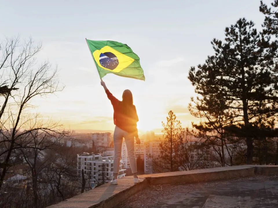 Por que somos chamados de ‘brasileiros’ quando o correto seria ‘brasilianos’?