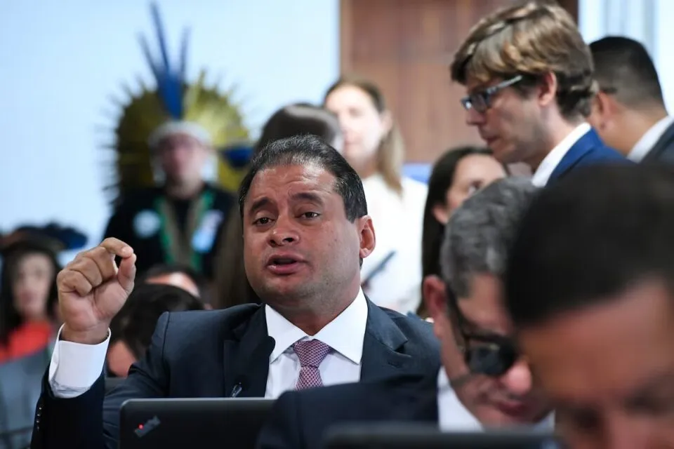 Quem é Weverton Rocha, vice-líder do governo no Senado, alvo da PF em fraudes no INSS