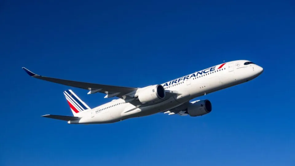 Renovação da frota avança e Air France atinge 90 aeronaves A220 e A350 entregues em 2025