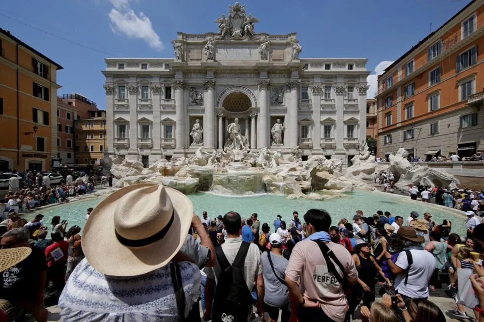 Roma vai cobrar dos turistas para se aproximarem da famosa Fontana di Trevi