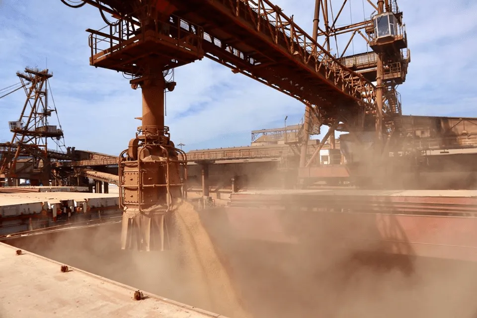 Selic em 15%, tarifaço e recorde na Bolsa marcam o ano na economia