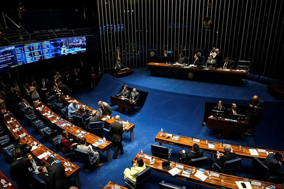 Senado aprova projeto de lei antifacção; texto volta à Câmara