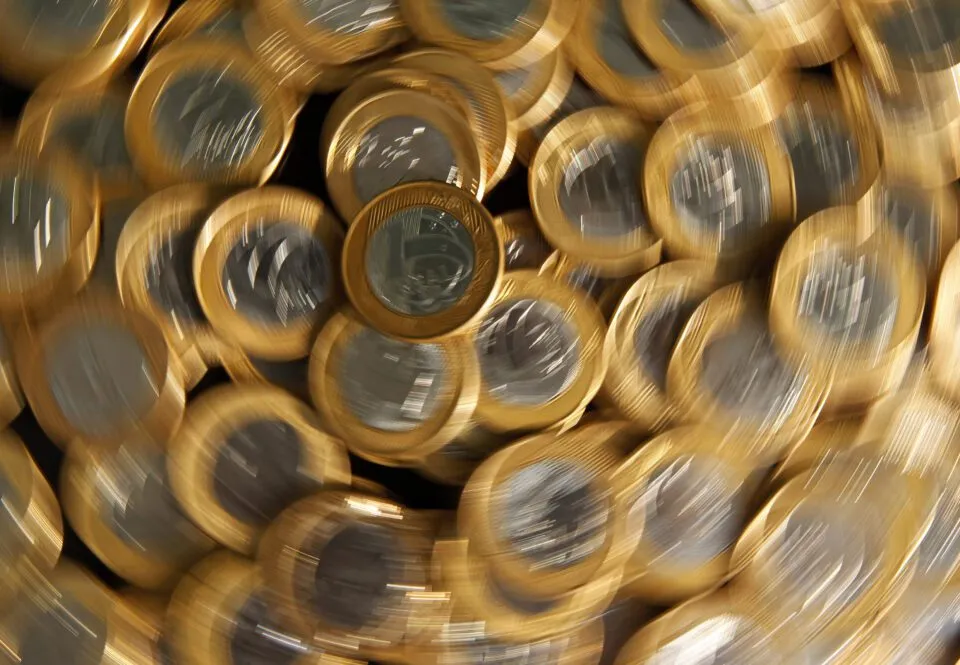 Taxas dos DIs caem na contramão dos Treasuries em dia de ajustes