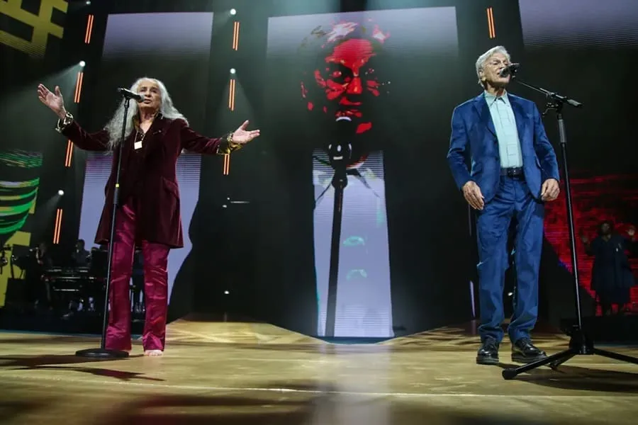 Uma Viagem à Fonte Nova com Caetano & Bethânia