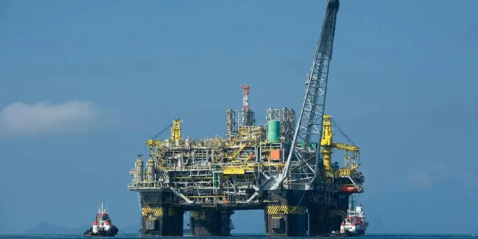 Vazamento de gás paralisa plataforma da Petrobras na Bacia de Campos