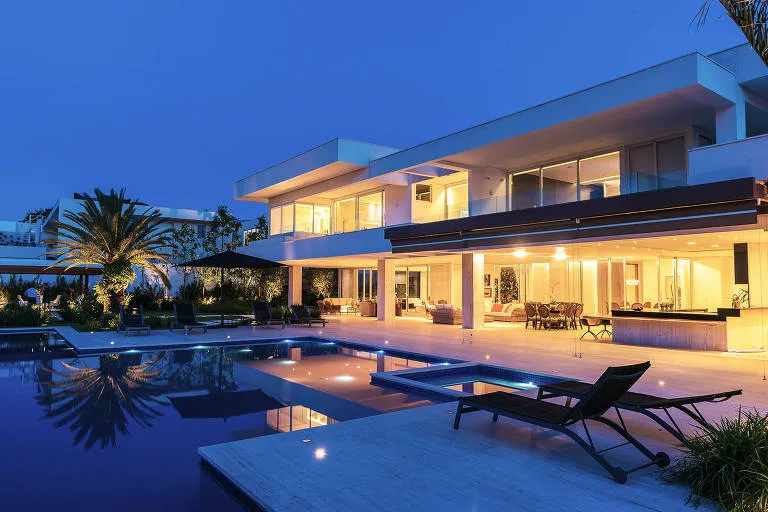 Veja a mansão de R$ 36 milhões em que Vorcaro recebeu Moraes e políticos em Brasília