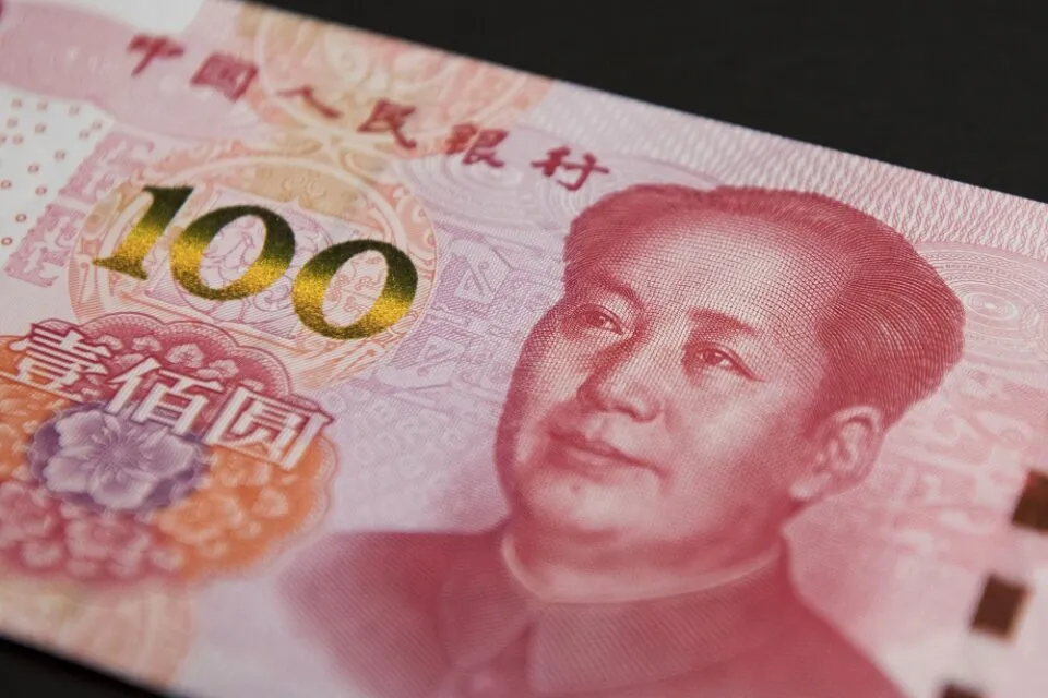 yuan atinge maior cotação em 31 meses em relação ao dólar