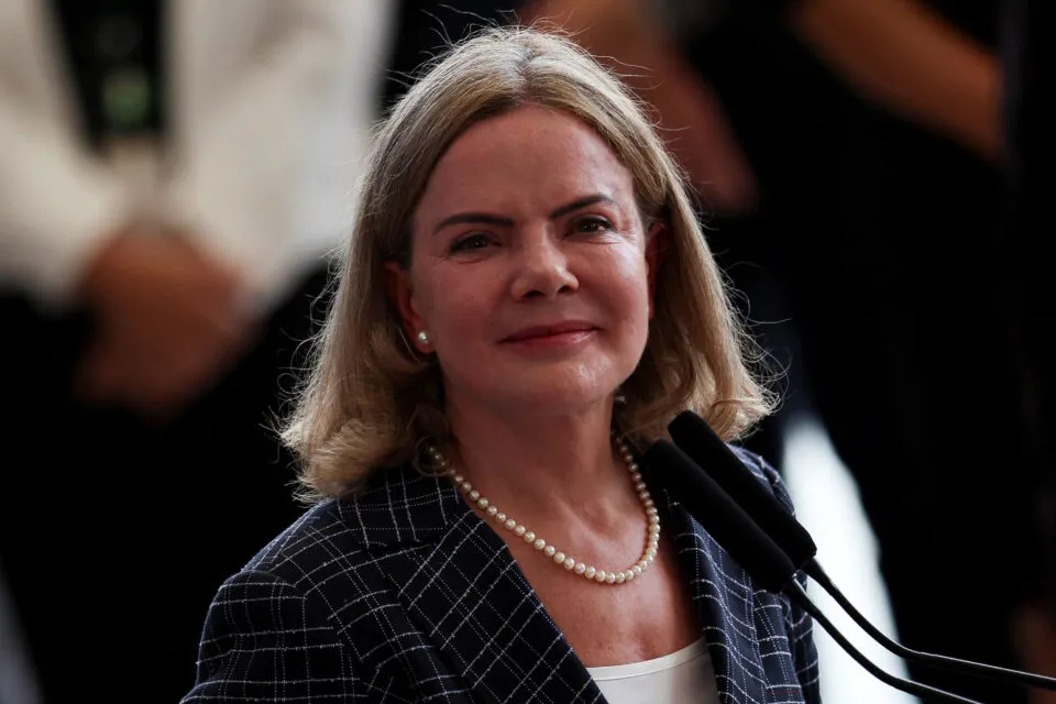 ‘Todos têm que entrar em campo’, diz Gleisi ao defender Haddad candidato em 2026