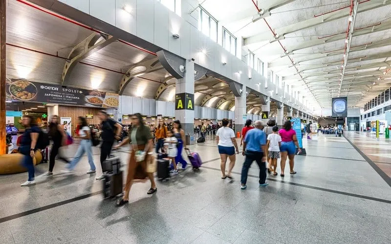 Aeroporto de Salvador supera níveis pré-pandemia e cresce com força internacional