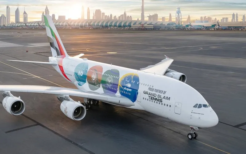 Airbus A380 com pintura do Grand Slam do tênis pousa em São Paulo