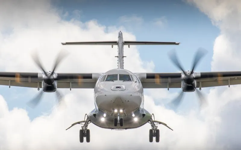 Avião com onze pessoas a bordo cai na Indonésia