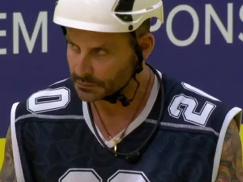 ‘BBB 26’: produção diz que Henri Castelli ‘está bem’ após ator passar mal de novo