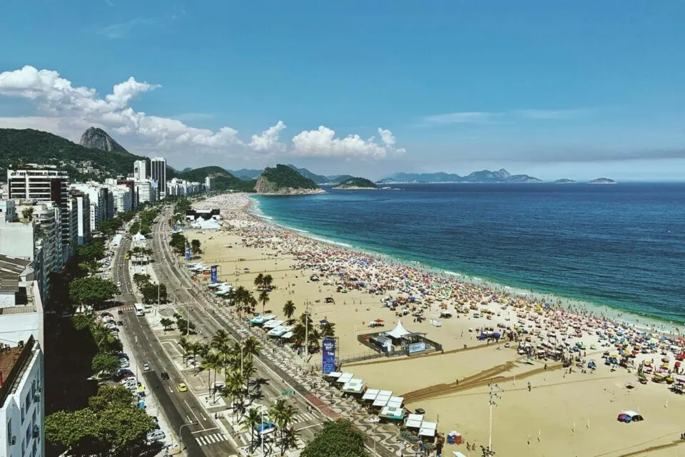 Bombeiros realizam mais de 1,1 mil resgates no mar de Copacabana durante o Réveillon