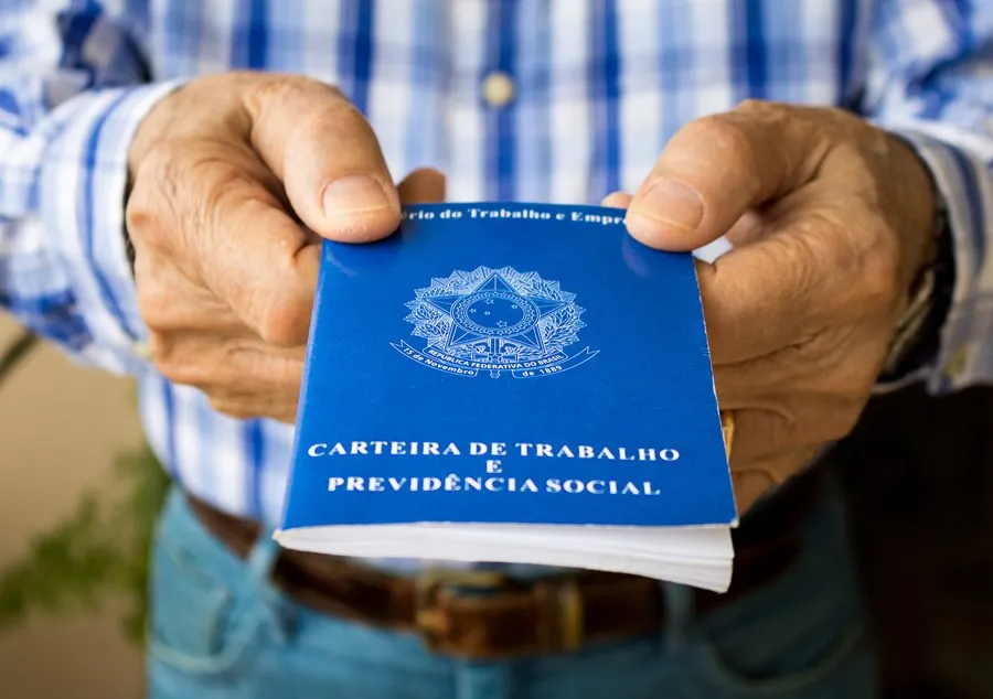 Brasil tem desemprego de 5,1% no tri até dezembro, dentro das projeções